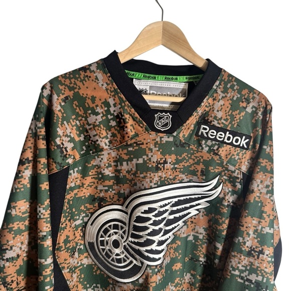Detroit Red Wings Military Camo Veterans Reebok Hockey Jersey Men's Size Small - Picture 3 of 5